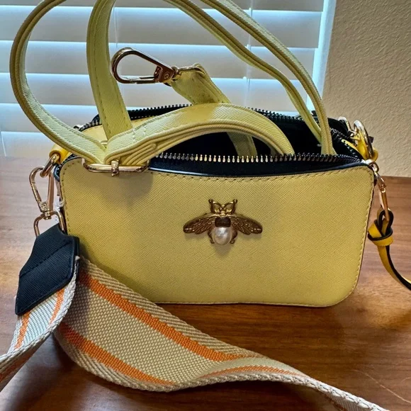 Yellow Unbranded Crossbody Bag with Bee Accent - Picture 2 of 7